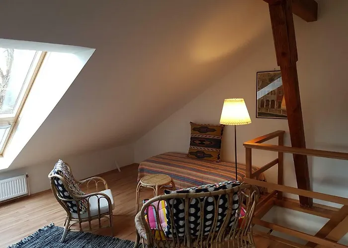 House With Courtyard & Parking Close To Stadtpark