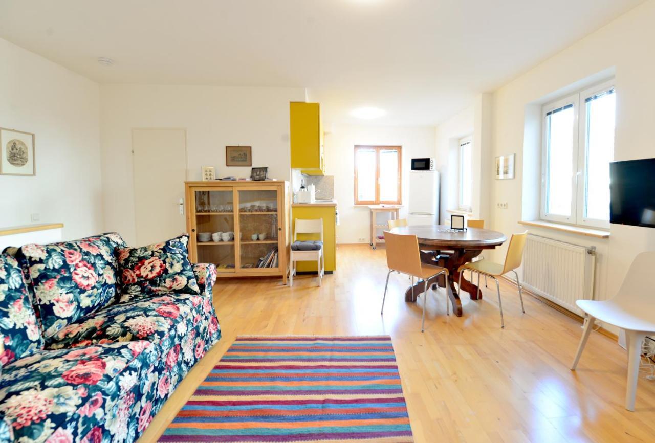 House With Courtyard & Parking Close To Stadtpark Casa vacanze *