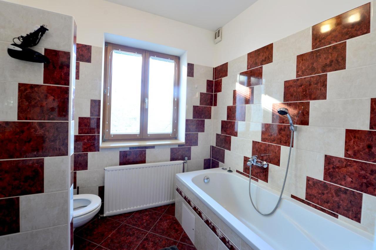 House With Courtyard & Parking Close To Stadtpark Casa vacanze *